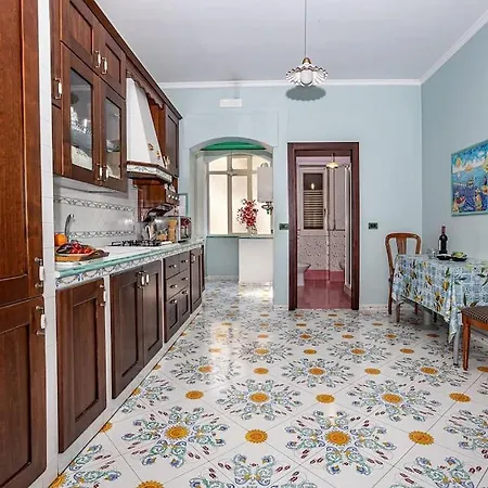 Casa Angela-in Sorrento's Heart דירה סורנטו
